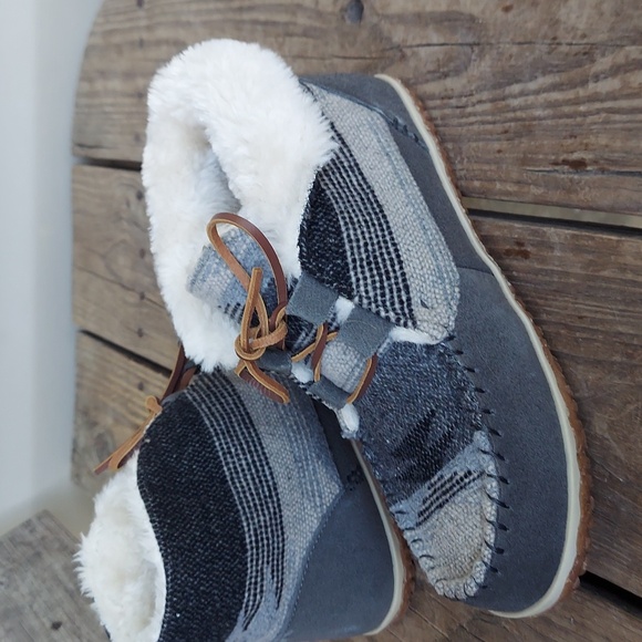 Minnetonka Torrey Lace-Up Booties - Picture 9 of 10